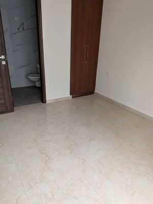 Room in 4 BHK Builder Floor at SS Linden, Sector 84 – for Rent