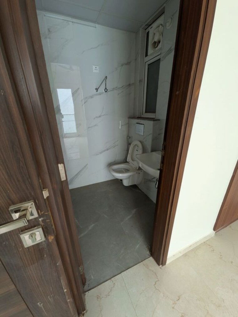 Bathroom, ss-linden 4 Bedroom 2650 Sq.Ft. Builder Floor In Sector 84 Gurgaon 10605681