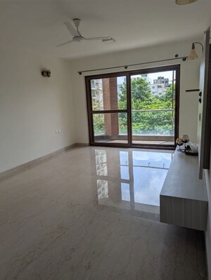 Room in 3.5 BHK Apartment at PCOC Lanai, Koramangala – for Rent