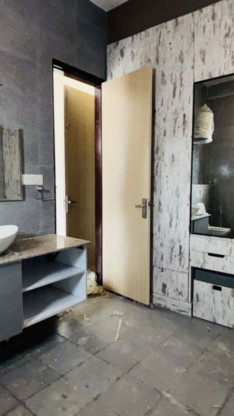 Other, sector 16b greater noida 3.5 Bedroom 1920 Sq.Ft. Builder Floor In Sector 16b Greater Noida Greater Noida 10606322