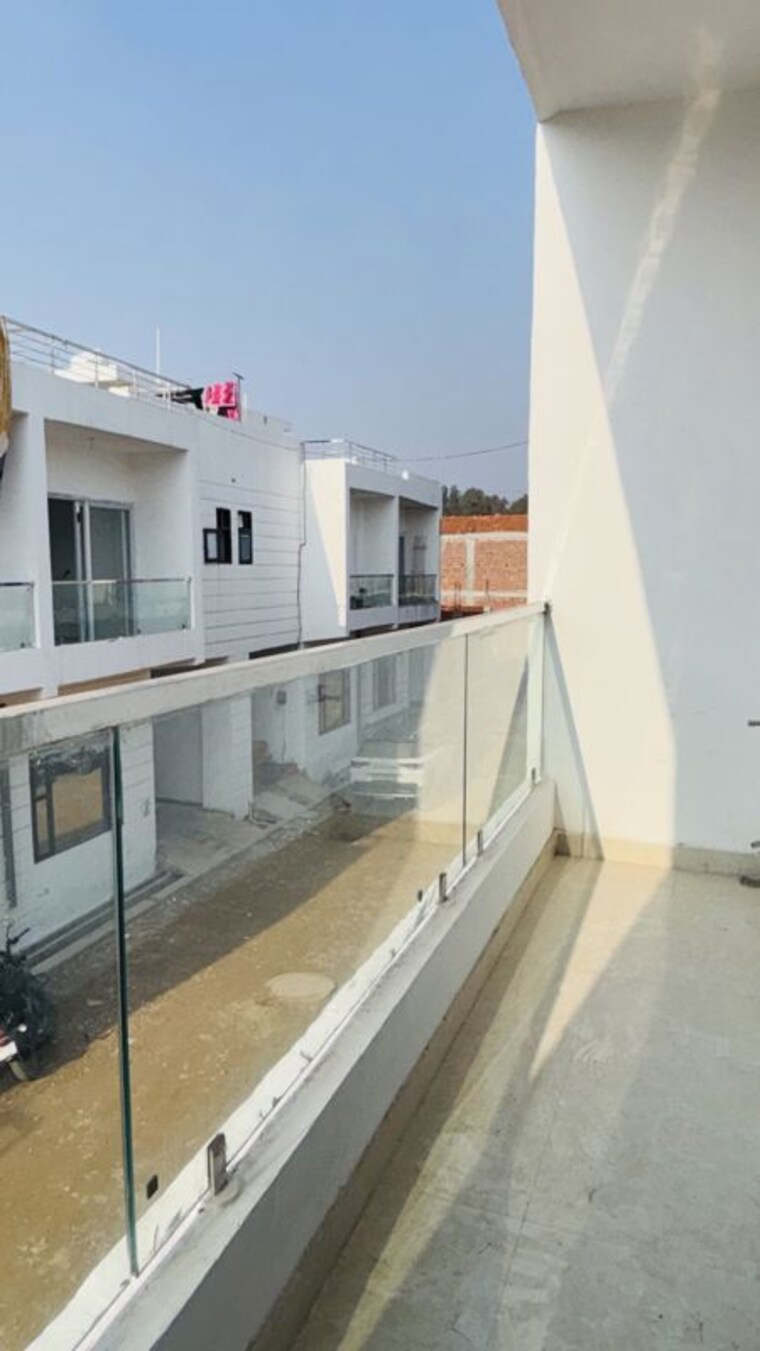 Balcony, sector 16b greater noida 3.5 Bedroom 1920 Sq.Ft. Builder Floor In Sector 16b Greater Noida Greater Noida 10606322