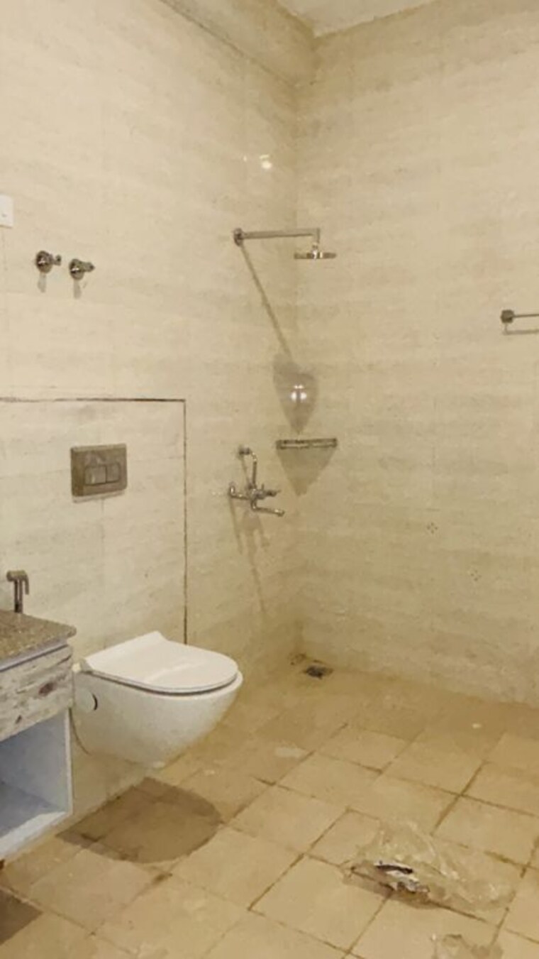 Bathroom, sector 16b greater noida 3.5 Bedroom 1920 Sq.Ft. Builder Floor In Sector 16b Greater Noida Greater Noida 10606322