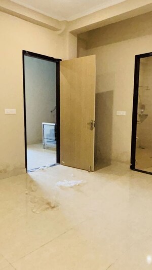 Room in 3.5 BHK Builder Floor at Sector 16b Greater Noida – for Sale