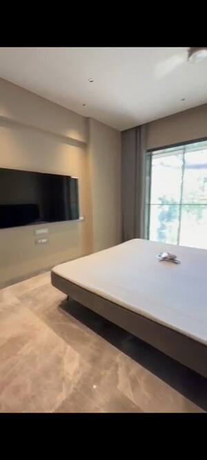 Room in 3 BHK Apartment at Juhu – for Rent