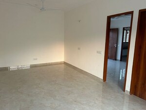 Room in 3 BHK Independent House at Sector 27 – for Rent