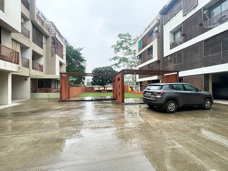  Parking, motera 2 Bedroom 147 Sq.Yd. Apartment In Motera Ahmedabad 10606381