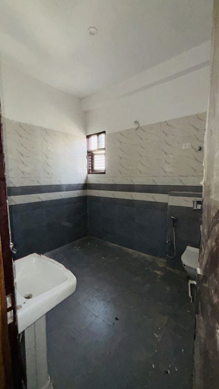 Bathroom, vaidpura 3.5 Bedroom 2525 Sq.Ft. Villa In Vaidpura Greater Noida 10606370