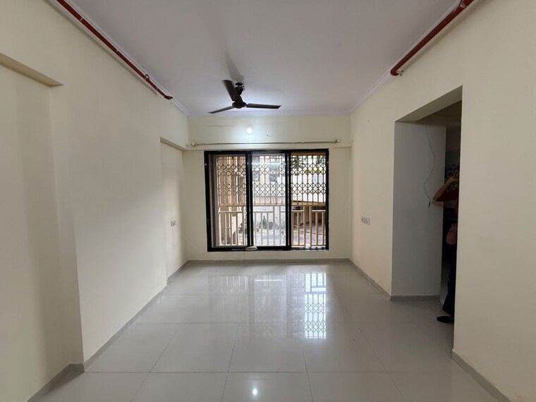Room, unnati-woods-chs 1 Bedroom 400 Sq.Ft. Apartment In Kasarvadavali Thane 10606428