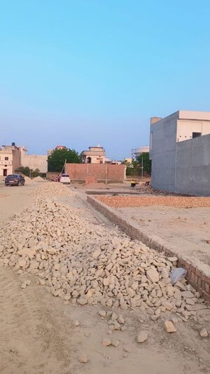  Plot For Sale in Miranpur Pinvat