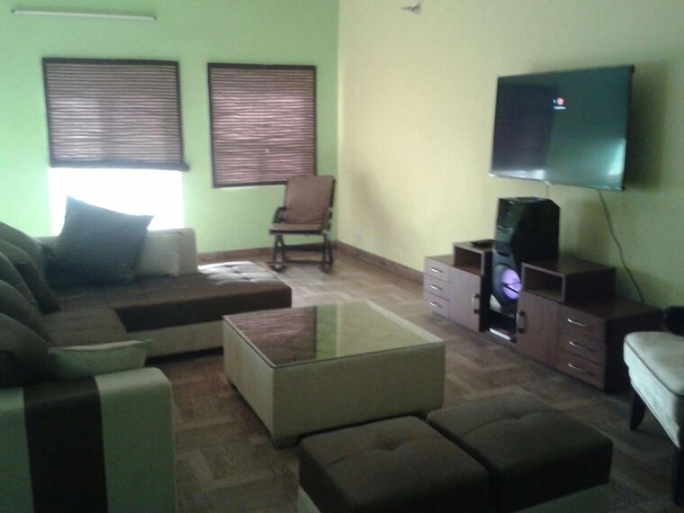 Living Room, sector 7 6 Bedroom 250 Sq.Yd. Independent House In Sector 7 Faridabad 10606440