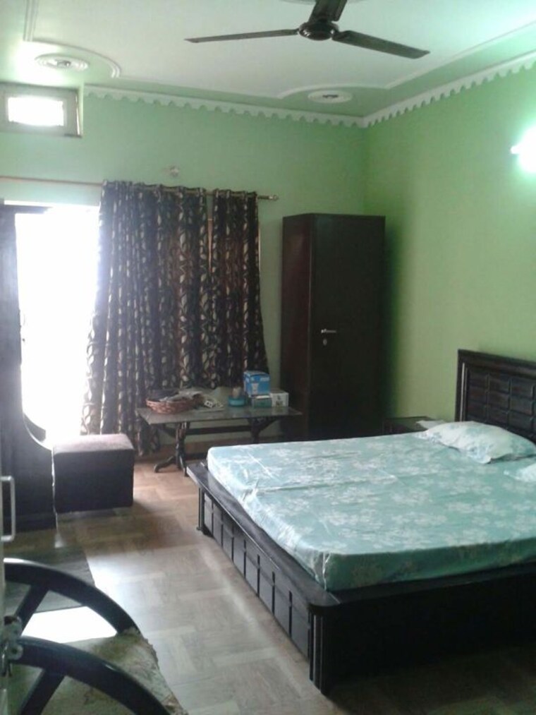 Living Room, sector 7 6 Bedroom 250 Sq.Yd. Independent House In Sector 7 Faridabad 10606440