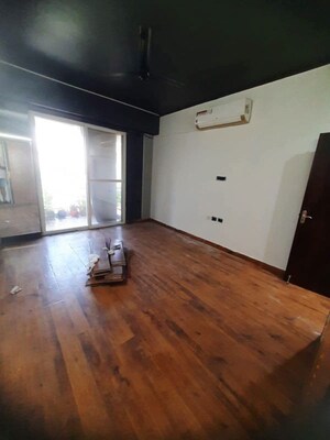 Room in 3.5 BHK Apartment at Ardee City Palm Grove Heights, Sector 52 – for Rent