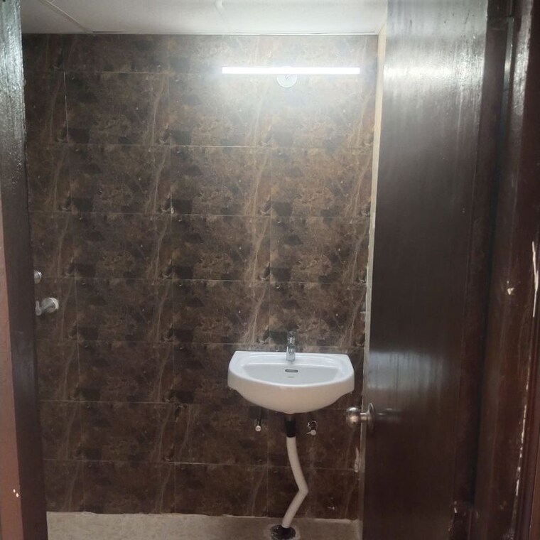 Bathroom, amrapali-leisure-park 2 Bedroom 805 Sq.Ft. Apartment In Amrapali Leisure Valley Greater Noida 10606438