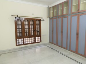 Room in 6+ BHK Independent House at Jubilee Hills – for Rent