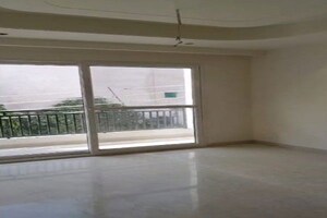 Room in 3.5 BHK Builder Floor at Sector 4 – for Sale