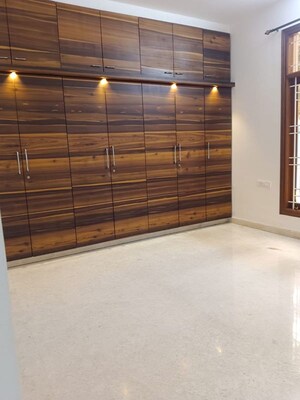 Room in 3 BHK Builder Floor at 5th Block – for Rent