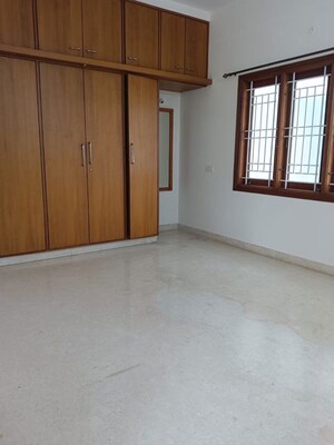 Room in 3 BHK Builder Floor at 5th Block – for Rent