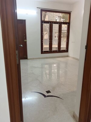 Room in 3 BHK Builder Floor at 5th Block – for Rent