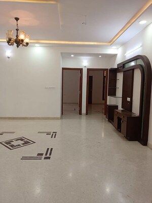Room in 3 BHK Builder Floor at 5th Block – for Rent