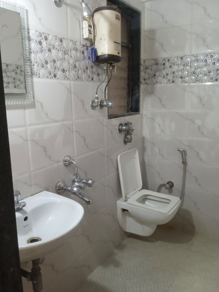 Bathroom, sadguru-complex-ii 2 Bedroom 670 Sq.Ft. Apartment In Goregaon West Mumbai 10606480