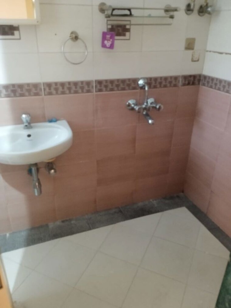 Bathroom, sadguru-complex-ii 2 Bedroom 670 Sq.Ft. Apartment In Goregaon West Mumbai 10606480