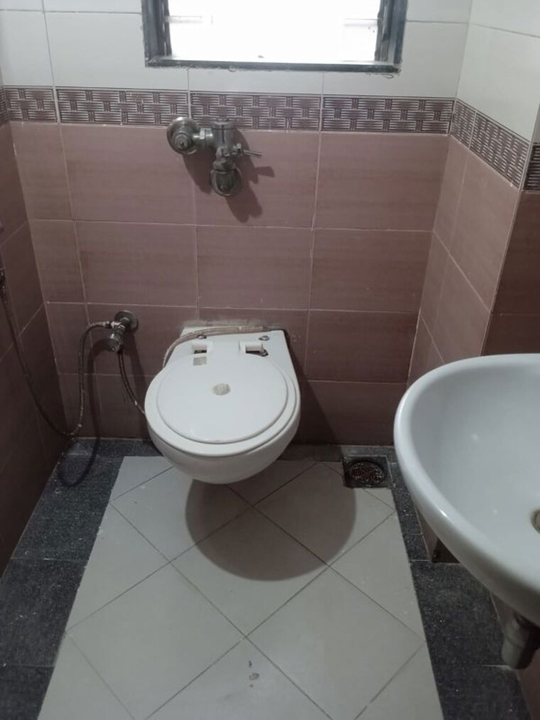 Bathroom, sadguru-complex-ii 2 Bedroom 670 Sq.Ft. Apartment In Goregaon West Mumbai 10606480