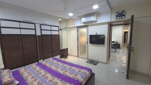 Master Bedroom in 3 BHK Apartment at Goregaon West – for Rent