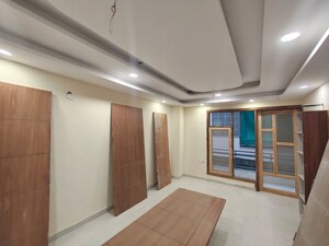 Room in 4 BHK Builder Floor at Sector 4 – for Sale