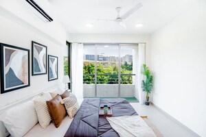 Bedroom in 2.5 BHK Apartment at Oberoi Realty Splendor, Andheri East – for Sale