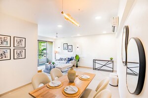 Living Room in 2.5 BHK Apartment at Oberoi Realty Splendor, Andheri East – for Sale
