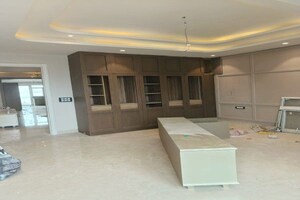 Parking in 3 BHK Builder Floor at Sector 4 – for Sale