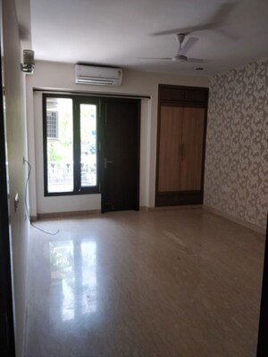 Room in 4 BHK Builder Floor at Safdarjung Enclave – for Rent