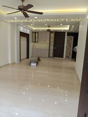 Room in 6+ BHK Independent House at New Friends Colony – for Sale