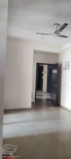 Apartment For Rent in Mahagun My Woods