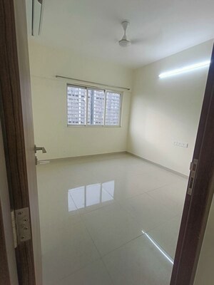 Room in 2 BHK Apartment at Dindoshi Mahad Complex, Goregaon East – for Rent
