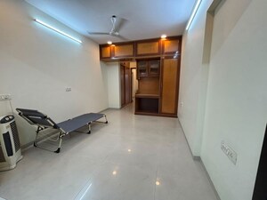 Room in 3 BHK Apartment at Dheeraj Devika, Bandra West – for Rent