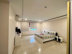 4 BHK + Servant Room Apartment For Sale in Lanco Hills Apartments
