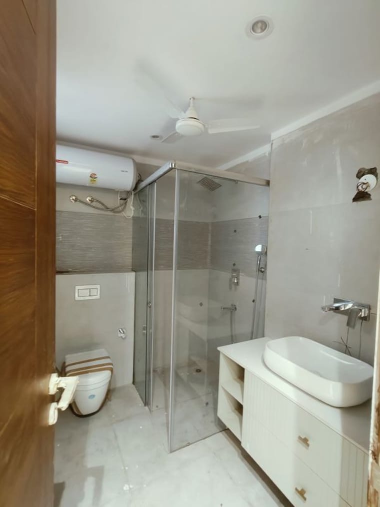 Bathroom, dlf-royale-residences 4 Bedroom 2800 Sq.Ft. Builder Floor In Dlf Phase I Gurgaon 10499349