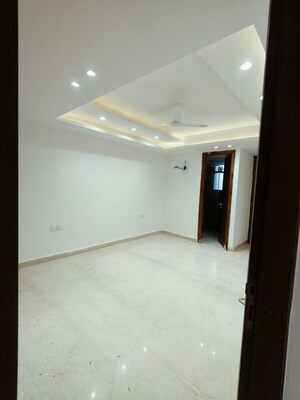 Room in 4 BHK Builder Floor at DLF Royale Residences, Dlf Phase I – for Sale