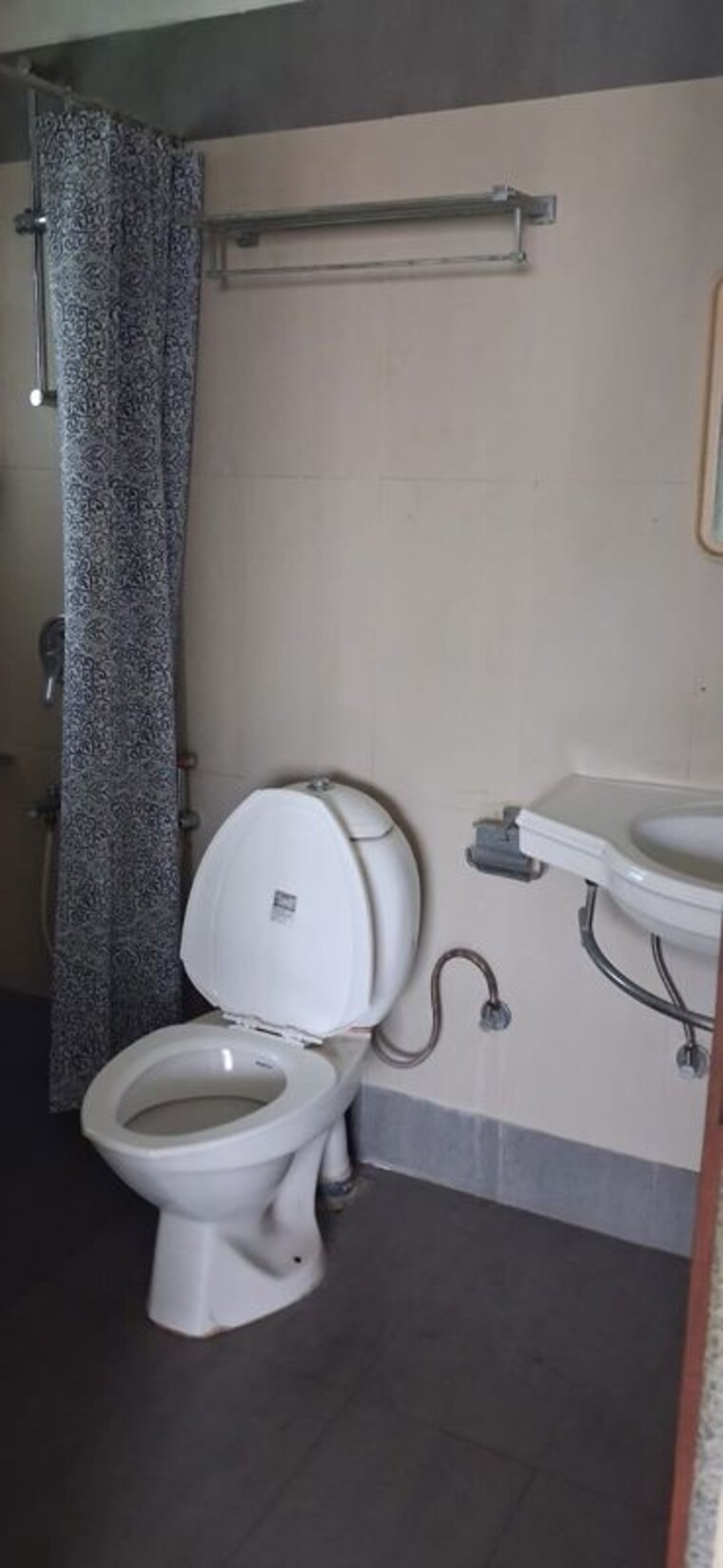 Bathroom, lokhandwala-harmony 4 Bedroom 1600 Sq.Ft. Apartment In Worli Mumbai 10606551