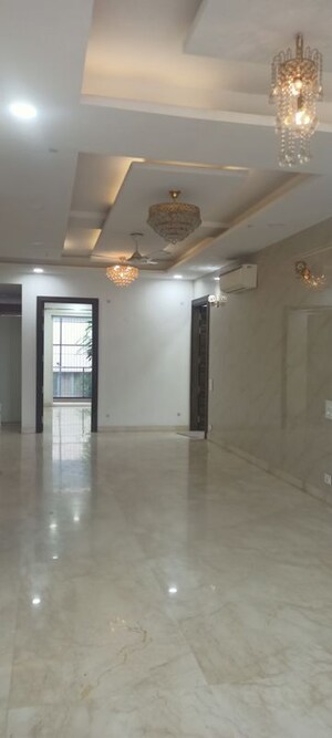 Room in 3 BHK Builder Floor at Mohit House, Sushant Lok I – for Rent