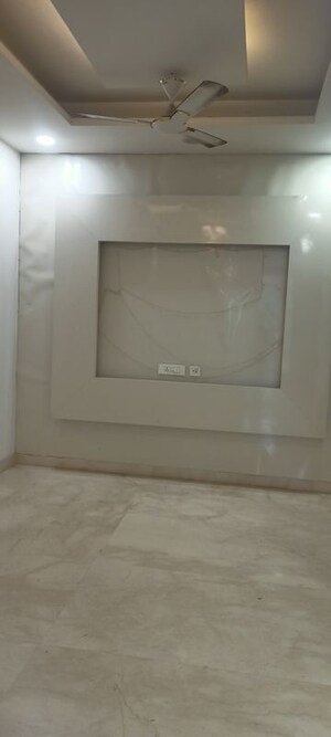 Room in 3 BHK Builder Floor at Mohit House, Sushant Lok I – for Rent
