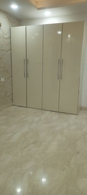 Room in 3 BHK Builder Floor at Mohit House, Sushant Lok I – for Rent