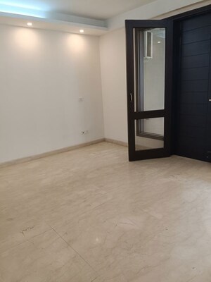 Room in 6+ BHK Independent House at Maharani Bagh – for Sale