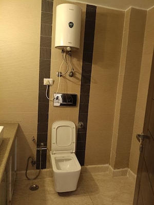 Bathroom in 6+ BHK Independent House at Maharani Bagh – for Sale