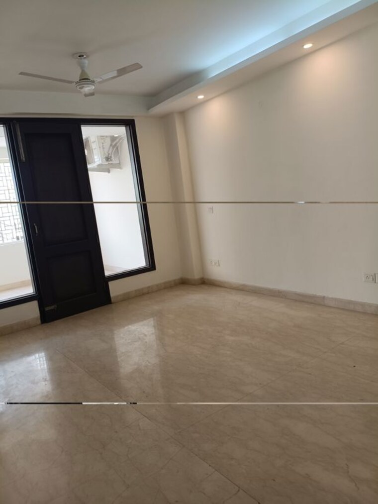 Room, maharani bagh 6+ Bedroom 800 Sq.Yd. Independent House In Maharani Bagh Delhi 10606545