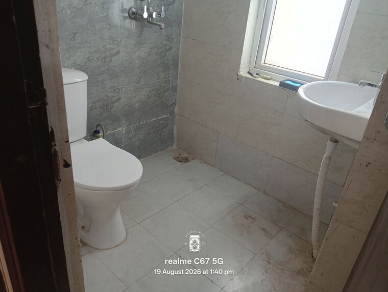 Bathroom, amrapali dream valley 2 Bedroom 805 Sq.Ft. Apartment In Amrapali Dream Valley Greater Noida 10606560