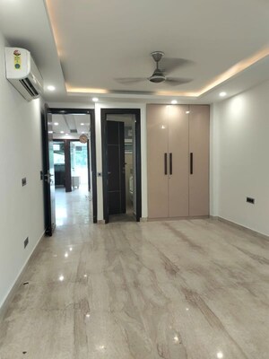 Room in 3 BHK Builder Floor at Ansal Sushant Lok I, Sector 43 – for Rent