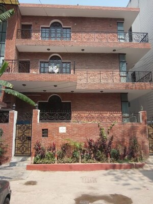 6 BHK Independent House For Sale in Green Park Extension