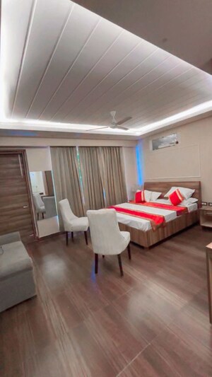 Team Area in Studio Builder Floor at Sector 38 – for Rent